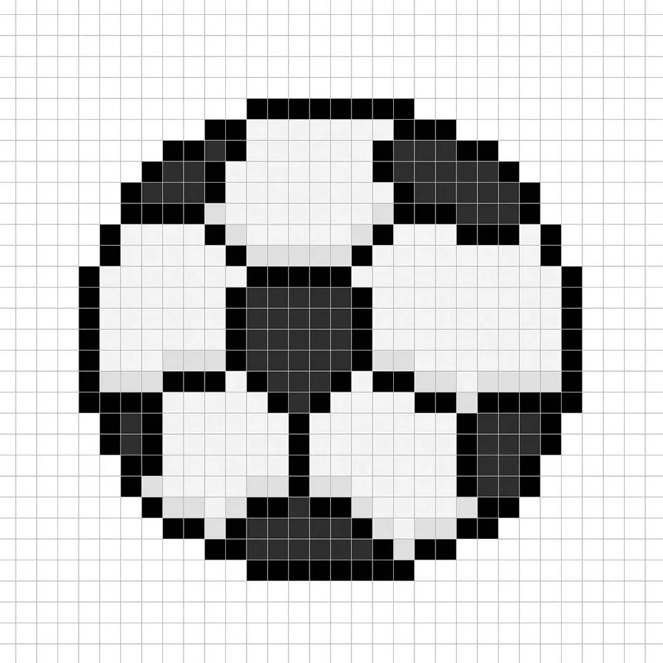 Balón de fútbol en pixel art de 32x32 píxeles con sombras para dar profundidad a el balón de fútbol.